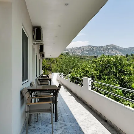 Bodini's Guest house Himare