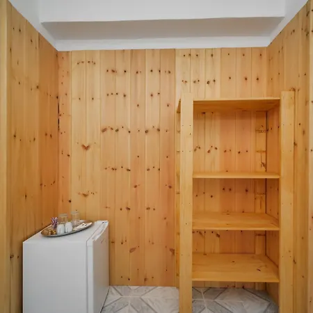 Bodini's Guest house *