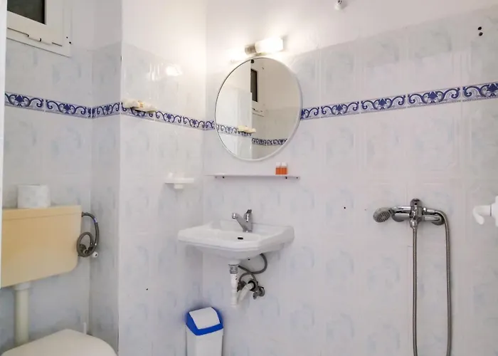 Bodini's Casa de hóspedes Himare